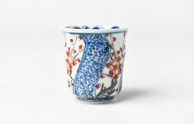 正木春蔵 色絵染附 梅図細筒酒呑B ｜ 暮らしのうつわ花田 和食器 通販