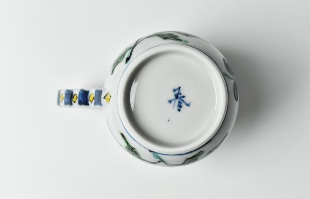 正木春蔵 色絵染附 草花文マグカップ ｜ 暮らしのうつわ花田 和