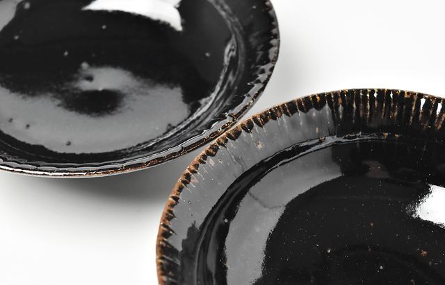 古賀雄二郎 縁鎬5寸反り浅鉢 黒釉【H】 ｜ 暮らしのうつわ花田 和食器 通販