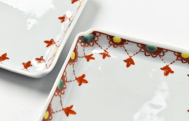 須谷窯 赤絵瓔珞文四方皿 ｜ 暮らしのうつわ花田 和食器 通販