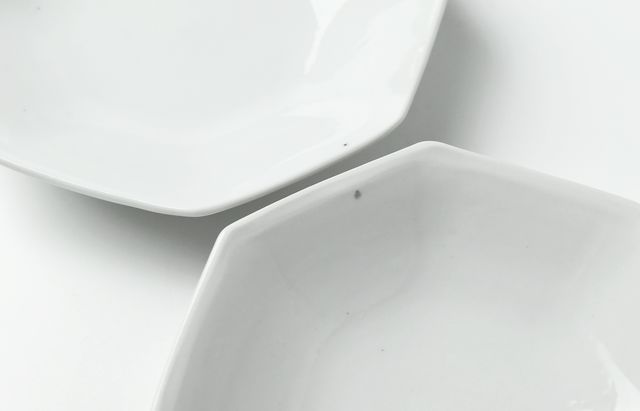 花田オリジナル 白磁八角皿【H】 ｜ 暮らしのうつわ花田 和食器 通販