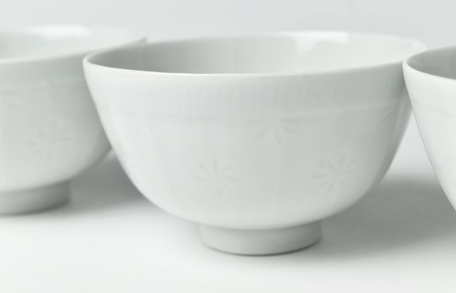 水野克俊 67 白磁面取小菊紋飯碗 ｜ 暮らしのうつわ花田 和食器 通販