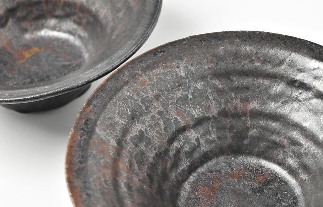 吉田学 鉄釉反り鉢（大） ｜ 暮らしのうつわ花田 和食器 通販