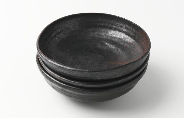 吉田学 鉄釉5寸平鉢 ｜ 暮らしのうつわ花田 和食器 通販