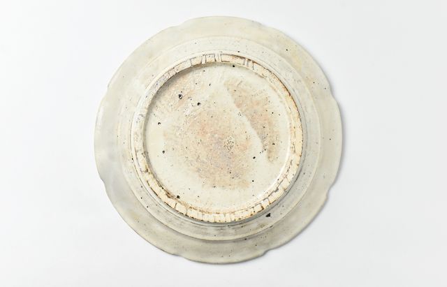 雪ノ浦裕一 49A 粉引輪花櫛目大皿 ｜ 暮らしのうつわ花田 和食器 通販