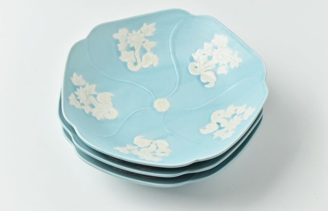 阿部春弥・みか ブルー掛分菊花文輪花皿 ｜ 暮らしのうつわ花田 和食器