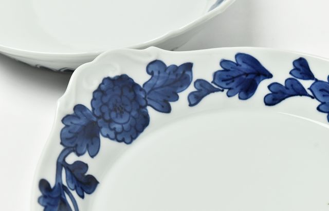 吉岡将弐 手付7寸深皿花葉文 ｜ 暮らしのうつわ花田 和食器 通販