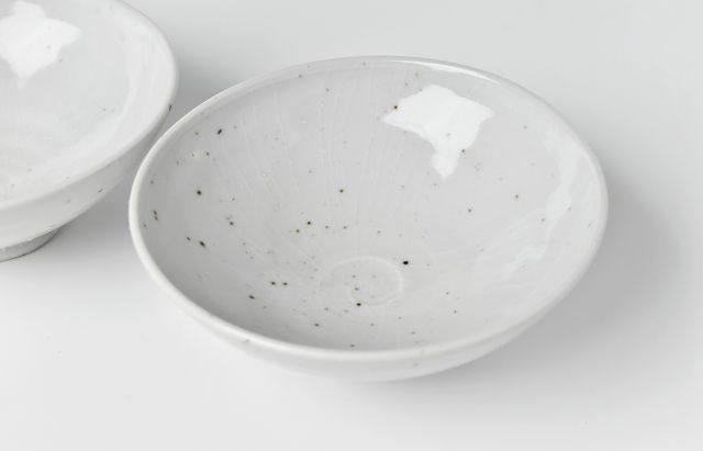 〔白磁　筒描　飯碗〕 白磁 筒描 飯碗〕