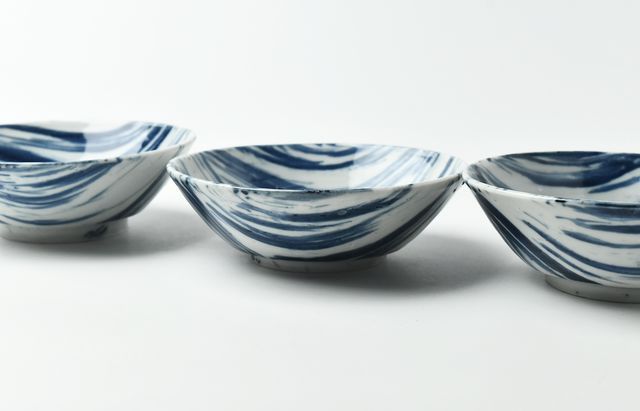 中尾万作 染付流水鉢 ｜ 暮らしのうつわ花田 和食器 通販