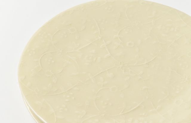 稲村真耶 生成陰刻更紗唐草7寸皿 ｜ 暮らしのうつわ花田 和食器 通販