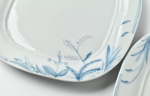 稲村真耶 草花文7.5寸丸四方皿 ｜ 暮らしのうつわ花田 和食器 通販