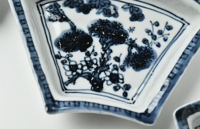 A 2034 京焼　染付　芭蕉に賢人紋様　扇面型小皿　「梅泉」5枚 浦陽子 1 染付松竹梅扇面小皿 ｜ 暮らしのうつわ花田 和食器 通販