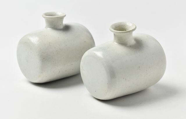 美術品 白磁 花入れ 日高伸治 32 白磁俵形花入 小 ｜ 暮らしのうつわ花田 和食器 通販