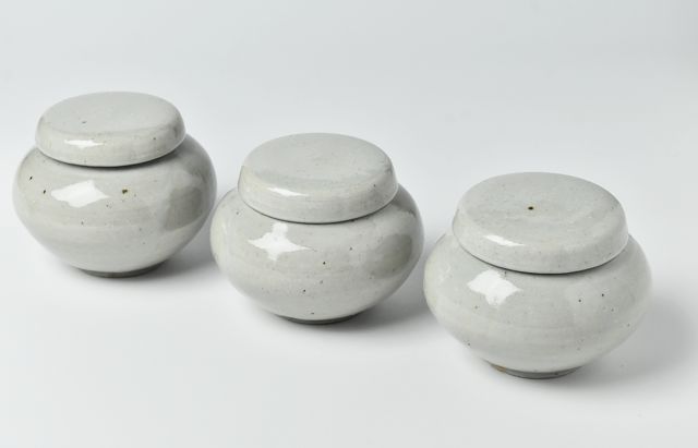 日高伸治 3 青白磁蓋付薬壺 中 ｜ 暮らしのうつわ花田 和食器 通販