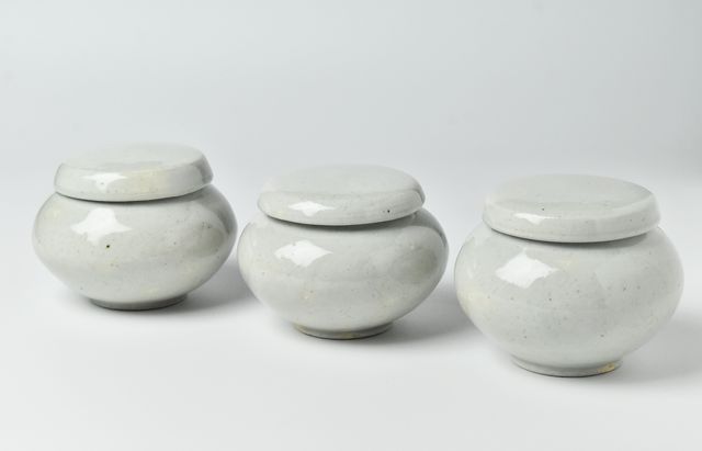日高伸治 10 白磁蓋付薬壺 中 ｜ 暮らしのうつわ花田 和食器 通販