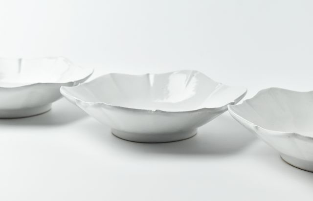 山本哲也 18 白釉稜花鉢 ｜ 暮らしのうつわ花田 和食器 通販