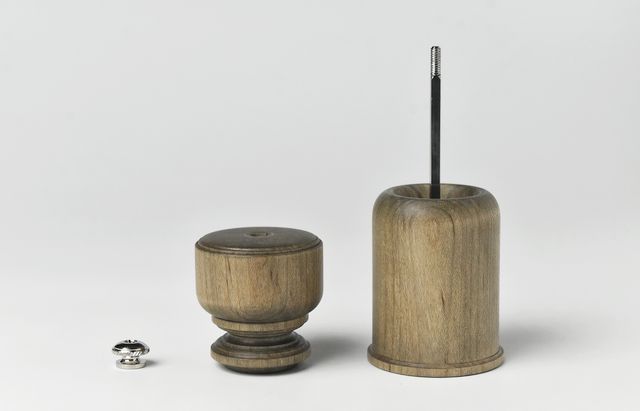 木工ヤマニ S20 岩塩挽き 角コケシ 4吋 メープル（鉄媒染） ｜ 暮らし