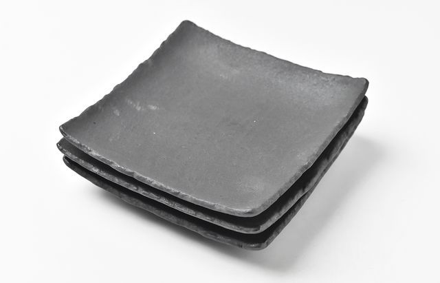 鈴木重孝 黒磁四方小皿 ｜ 暮らしのうつわ花田 和食器 通販