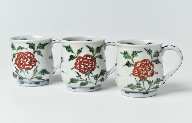 正木春蔵 色絵牡丹文マグカップ 正木春蔵 色絵染附 草花文マグカップ ｜ 暮らしのうつわ花田 和