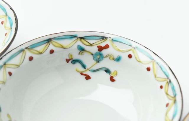 横井佳乃 13 4寸鉢 色絵 三つ葉に花 ｜ 暮らしのうつわ花田 和食器 通販