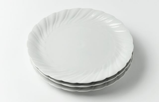 水野克俊 18 白磁波輪花7寸皿 ｜ 暮らしのうつわ花田 和食器 通販