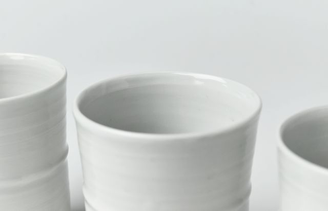 水野克俊 32 白磁胴紐湯呑 ｜ 暮らしのうつわ花田 和食器 通販