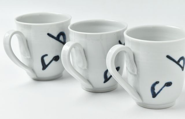 海野裕 染付音符文マグカップ ｜ 暮らしのうつわ花田 和食器 通販