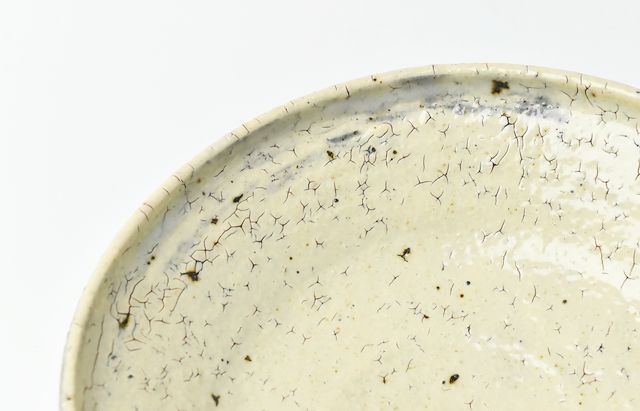 工藤和彦 107 白樺ホワイト8寸たわみ皿 ｜ 暮らしのうつわ花田 和食器 通販