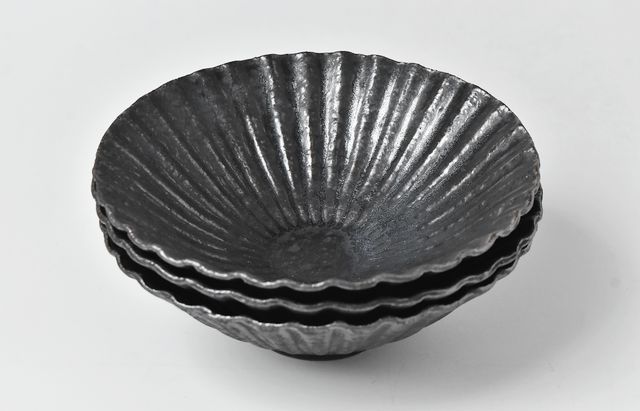 陶房独歩炎 炭化黒輪花鉢 ｜ 暮らしのうつわ花田 和食器 通販