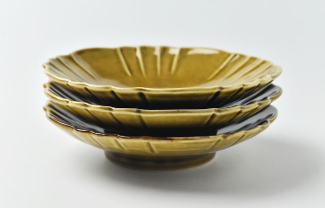 阿部春弥・みか 黄磁花形4.5寸皿 ｜ 暮らしのうつわ花田 和食器 通販