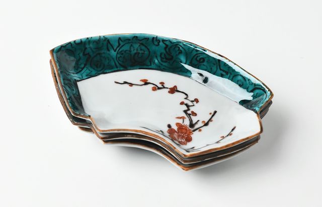 山本恭代 色絵梅枝扇形皿 ｜ 暮らしのうつわ花田 和食器 通販