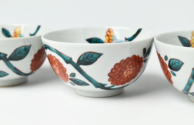 山本恭代 茜地赤花唐草飯碗 ｜ 暮らしのうつわ花田 和食器 通販