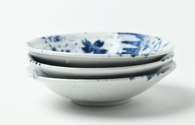 中尾万作 吹墨桜5寸皿 ｜ 暮らしのうつわ花田 和食器 通販