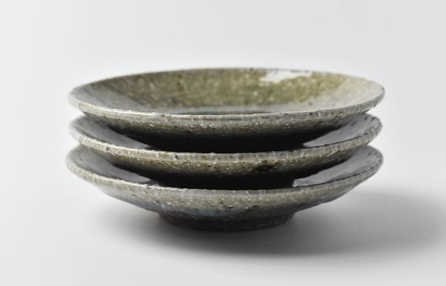 余宮隆 2 自然灰釉4寸皿 ｜ 暮らしのうつわ花田 和食器 通販