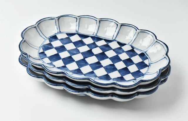 正木春蔵 染付 市松文輪花楕円皿U ｜ 暮らしのうつわ花田 和食器 通販