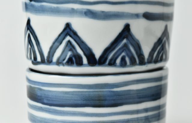 正木春蔵 染附雁木文楕円小鉢 ｜ 暮らしのうつわ花田 和食器 通販