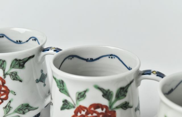 正木春蔵 色絵牡丹文マグカップ 正木春蔵 色絵染附 草花文マグカップ ｜ 暮らしのうつわ花田 和