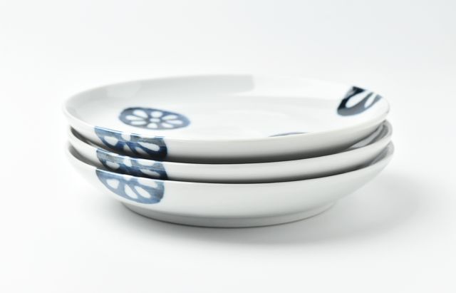 徳永遊心 染付蓮根5寸皿 ｜ 暮らしのうつわ花田 和食器 通販