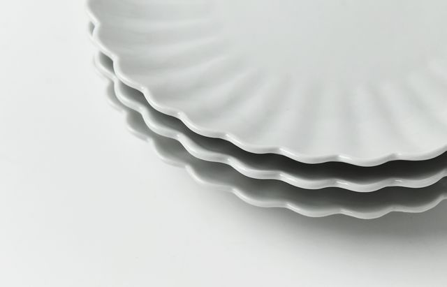 水野克俊 2 白磁輪花5寸皿 ｜ 暮らしのうつわ花田 和食器 通販