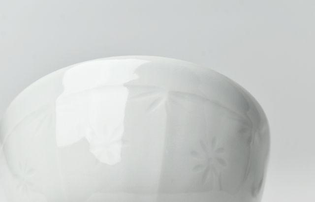 水野克俊 67 白磁面取小菊紋飯碗 ｜ 暮らしのうつわ花田 和食器 通販