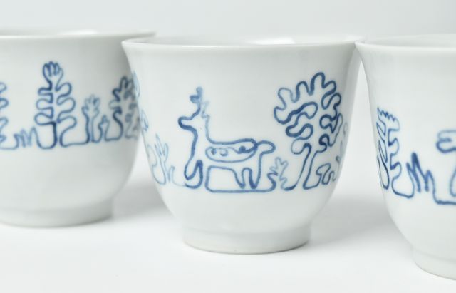 岡本修 染付木と動物猪口 ｜ 暮らしのうつわ花田 和食器 通販