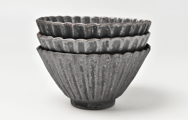 陶房独歩炎 13 炭化輪花中鉢 ｜ 暮らしのうつわ花田 和食器 通販
