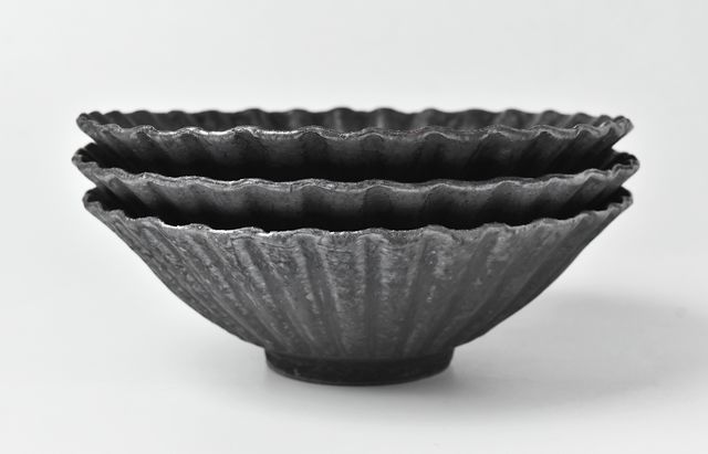 陶房独歩炎 炭化黒輪花鉢 ｜ 暮らしのうつわ花田 和食器 通販