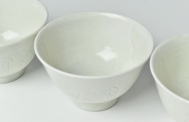 中国美術 白磁 草花鳥紋 碗 φ14.2cm(HA446) 中国美術 白磁 草花鳥紋 碗