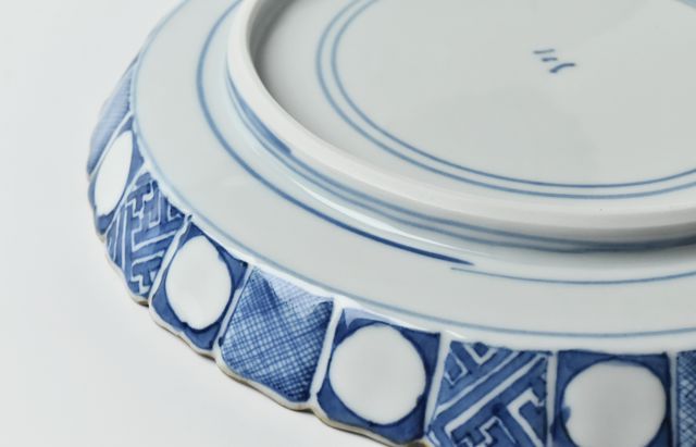 西納三枝 染付祥瑞手色紙松竹梅8寸皿 ｜ 暮らしのうつわ花田 和食器 通販