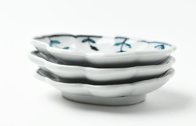 江戸時代　清水七兵衛(晩年の作)　織部調輪花小皿　陶胎 江戸時代 清水七兵衛(晩年の作) 織部調輪花小皿 陶胎 - メルカリ