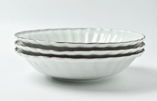 宮岡麻衣子　リムプレート　計8枚　染付洋花文皿 宮岡麻衣子展 (磁)」の器並びました - 百福