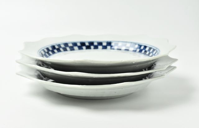 中尾万作 28 染付格子輪花皿 ｜ 暮らしのうつわ花田 和食器 通販