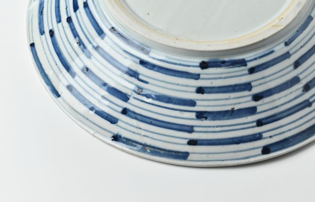 中尾万作 100 染付つなぎ文かに大皿 ｜ 暮らしのうつわ花田 和食器 通販