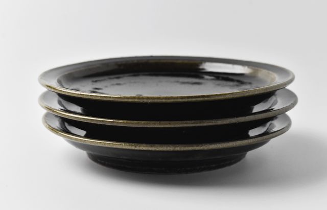 【最終価格】余宮隆さん　刷毛目取皿　2枚 余宮隆 27A 飴釉リム皿（S） ｜ 暮らしのうつわ花田 和食器 通販